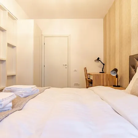 Apartment Luxury Near To The Old Town With Free Parking By Mm Host Brasov